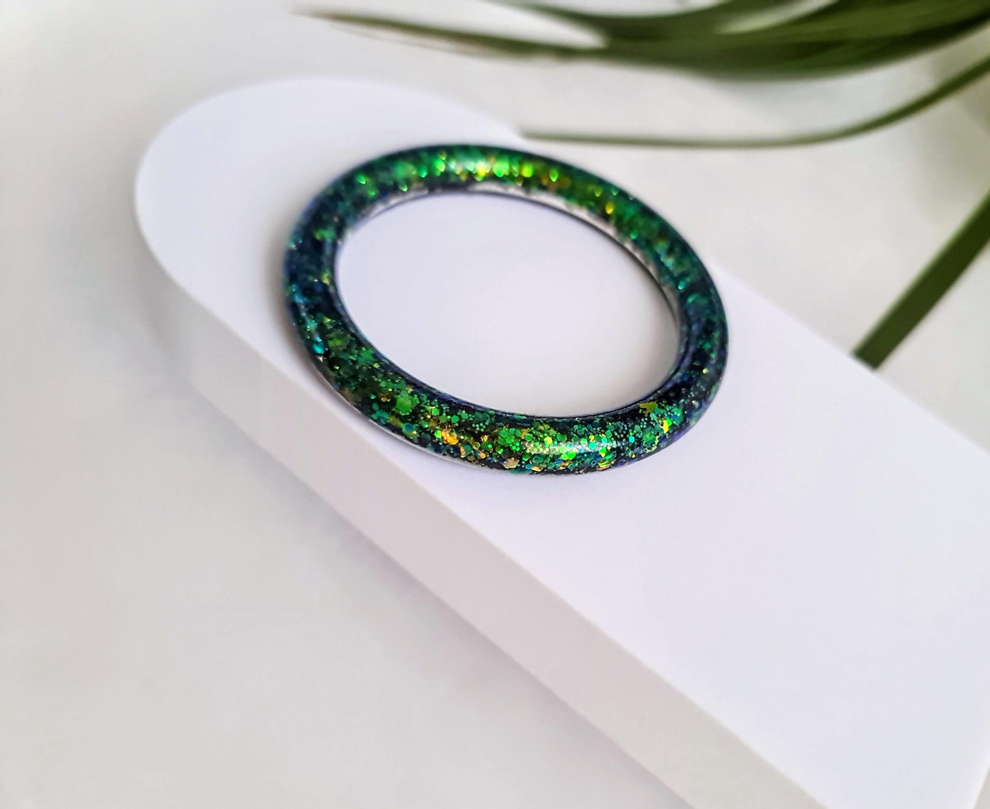 Luxury Green Glitter Resin Bangle, Chameleon Green Gold Blue Mix, Iridescent Statement Bangle, Handcrafted Elegant Jewellery, Gift for Her