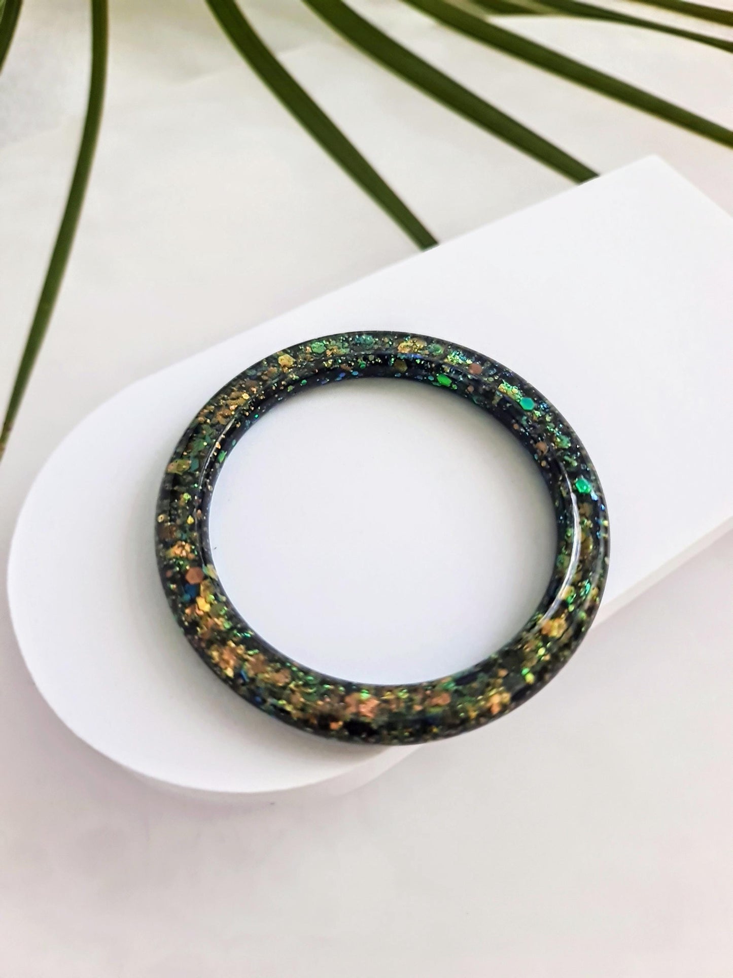 Luxury Green Glitter Resin Bangle, Chameleon Green Gold Blue Mix, Iridescent Statement Bangle, Handcrafted Elegant Jewellery, Gift for Her