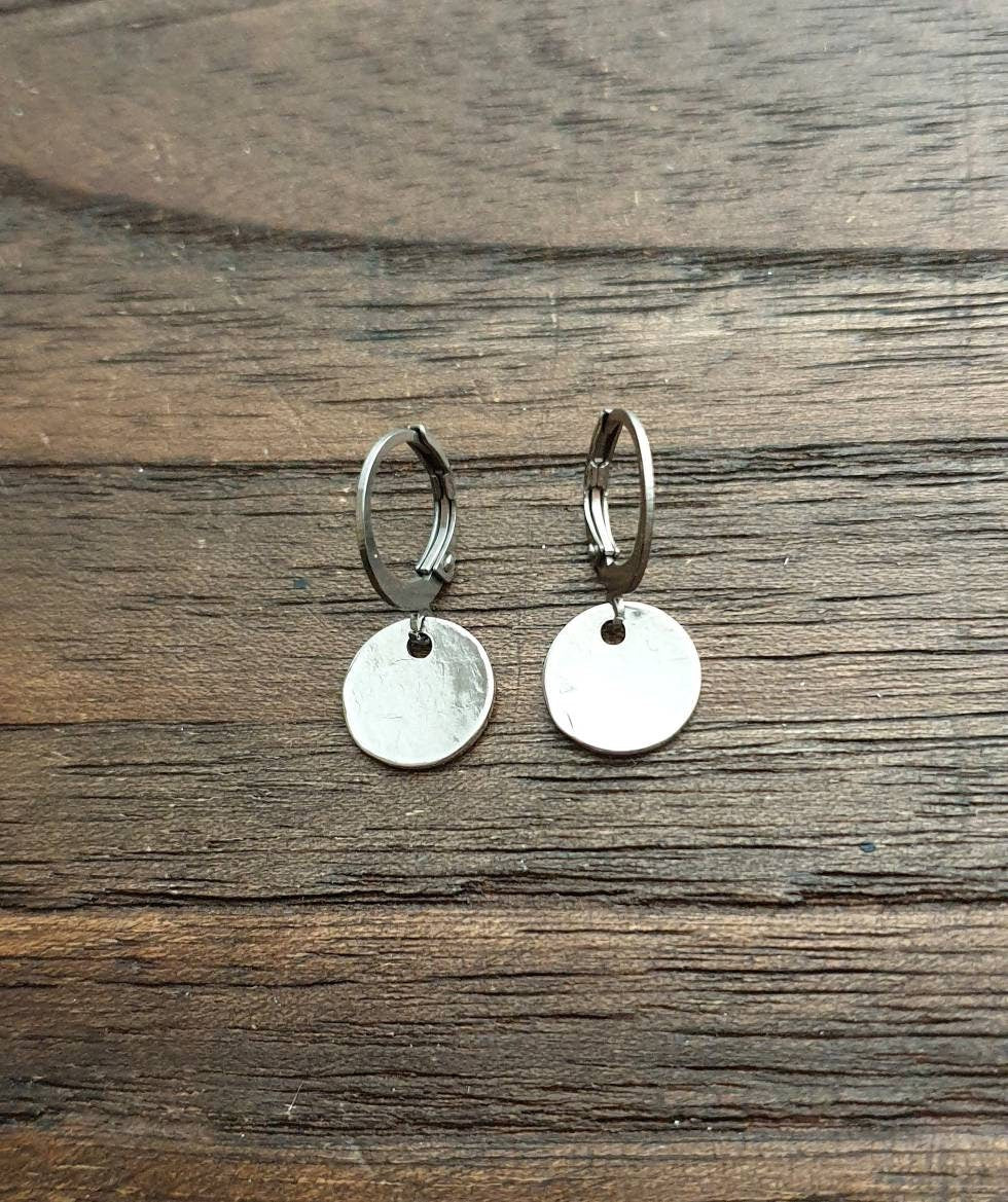 Hammered Circle Disc Leverback Earrings, 10mm Coin Disc, Stainless Steel Dangle Leverback or Hook Earrings. Can be Personalised
