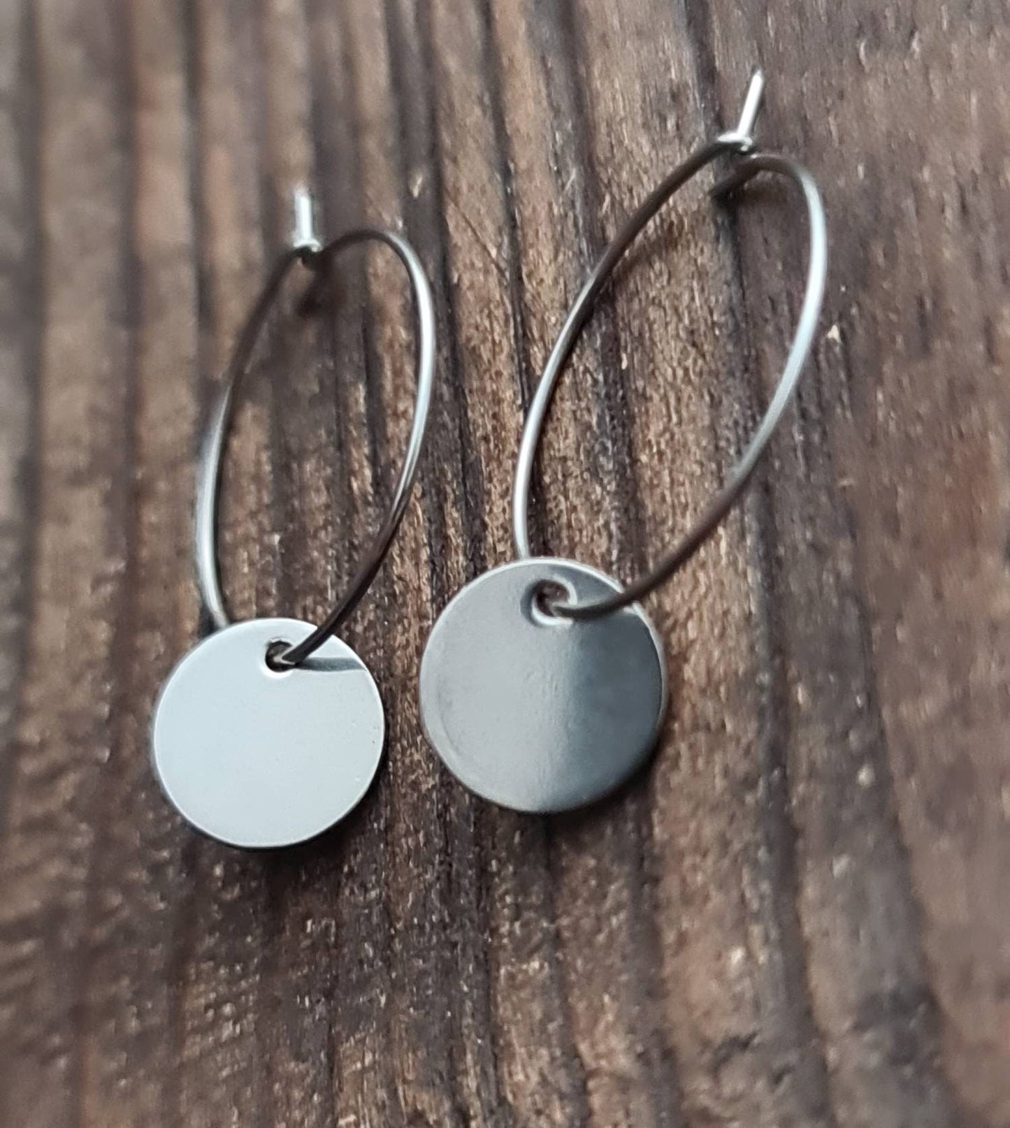 Hammered Circle Disc Leverback Earrings, 10mm Coin Disc, Stainless Steel Dangle Leverback or Hook Earrings. Can be Personalised