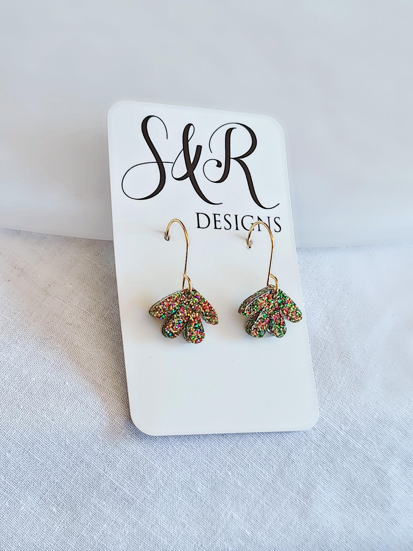 Christmas Design Mix Gold Earrings, Green Red Gold Mix Glitter Resin Earwire Dangles, Minimalist Jewellery, Made with Stainless Steel.