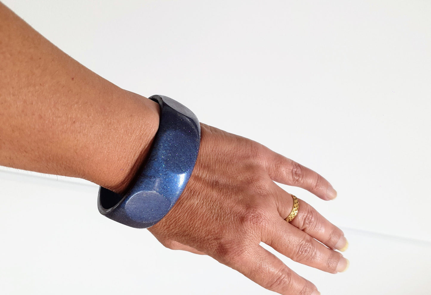 Purple Blue Chunky Glitter Bangle, Wide Resin Bangle, Changing Colours Resin Handmade Bangle, 67mm inner diameter, Size Large, 25mm Wide