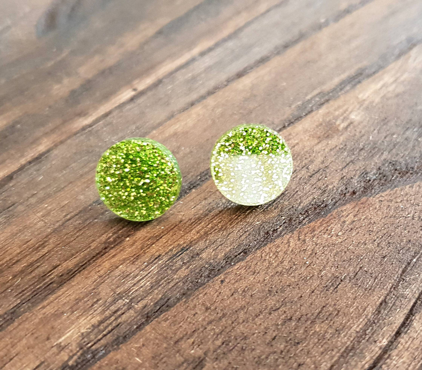 Light Green Fine Glitter Circle Stud Earrings, Acrylic Earrings, Stainless Steel Earrings.