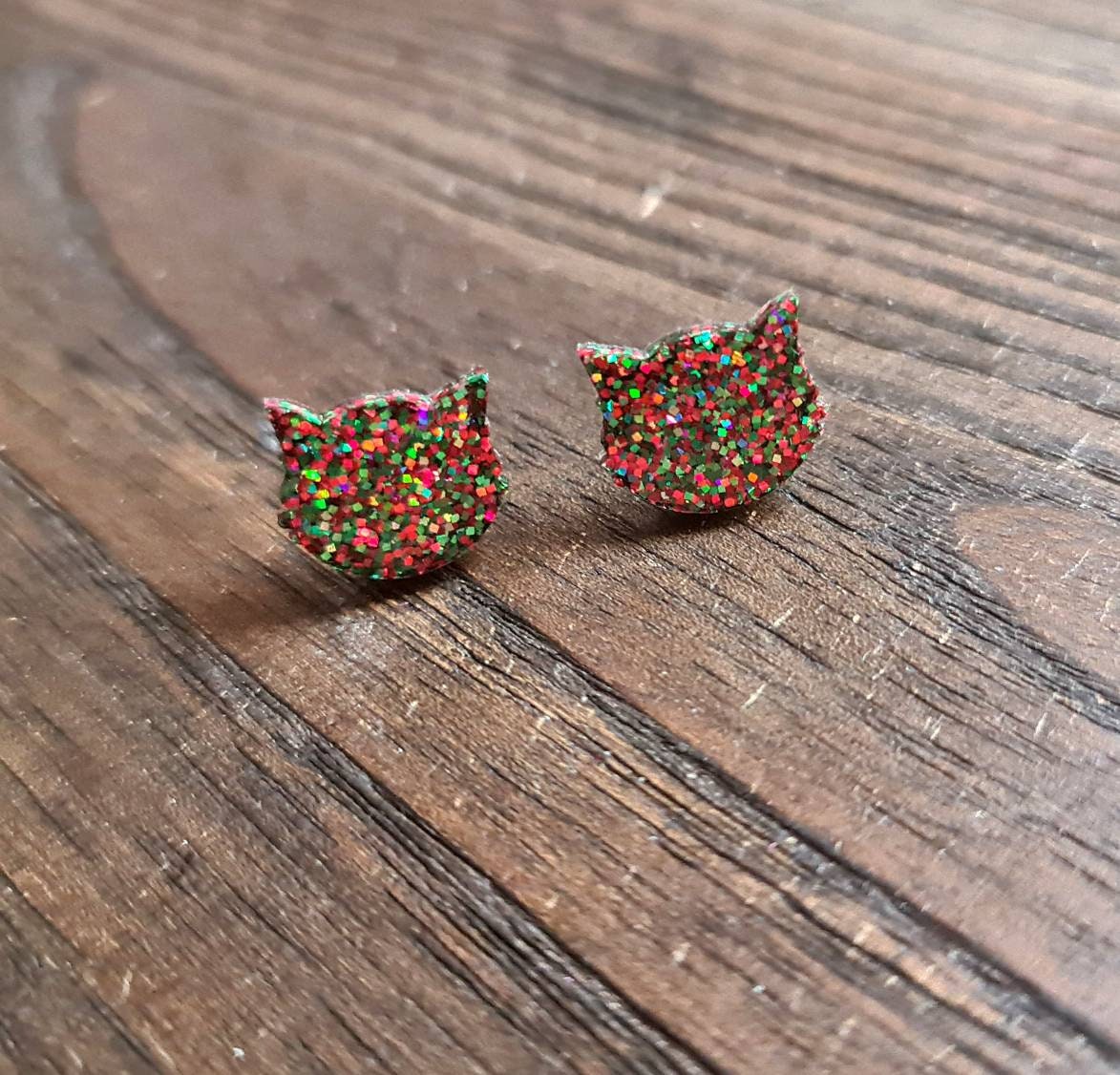 Christmas Cat Earrings, Cat Resin Stud Earrings, Green, Red Earrings, Cat Glitter Earrings made with Stainless Steel.