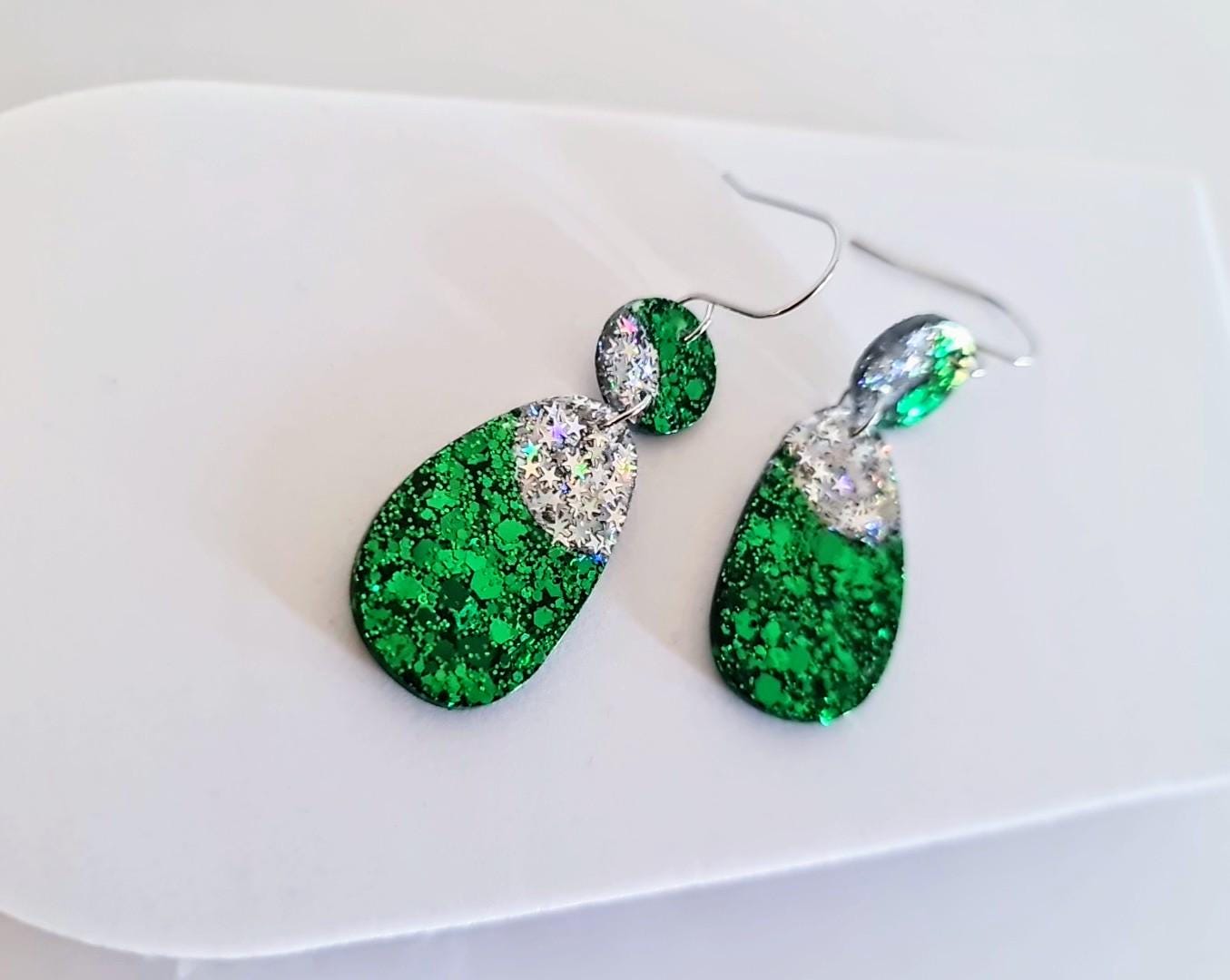 Emerald Green Star Glitter Hook Earrings, Oval Organic Shape Earrings, Resin Handmade, Stainless Steel Hypoallergenic Gift