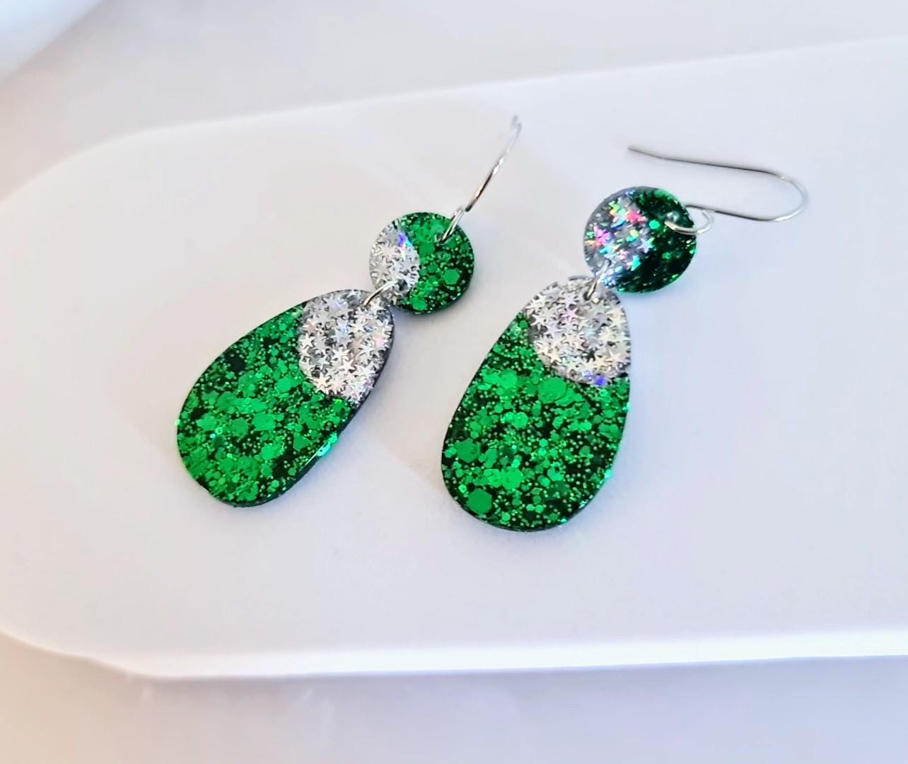 Emerald Green Star Glitter Hook Earrings, Oval Organic Shape Earrings, Resin Handmade, Stainless Steel Hypoallergenic Gift