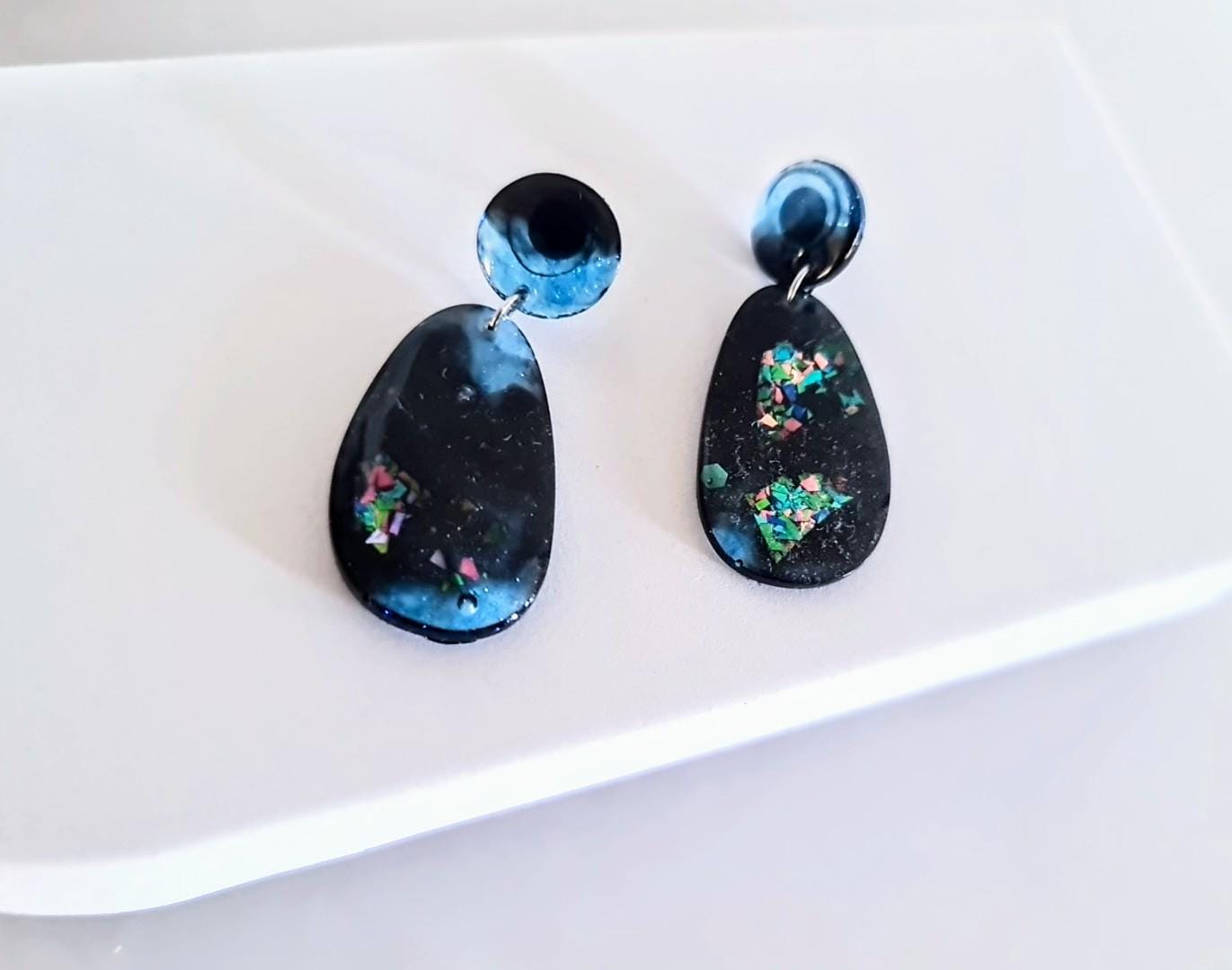 Blue Black Metalic Drop Earrings, Oval Organic Shape Earrings, Multicoloured Glitter, Resin Handmade, Stainless Steel Hypoallergenic. Gift