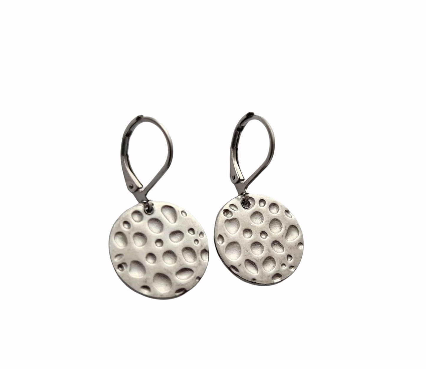 Honeycomb Textured Circle Disc Leverback Earrings, 16mm Coin Dangles, Stainless Steel Hammered Dangle Leverback or Hook Earrings.