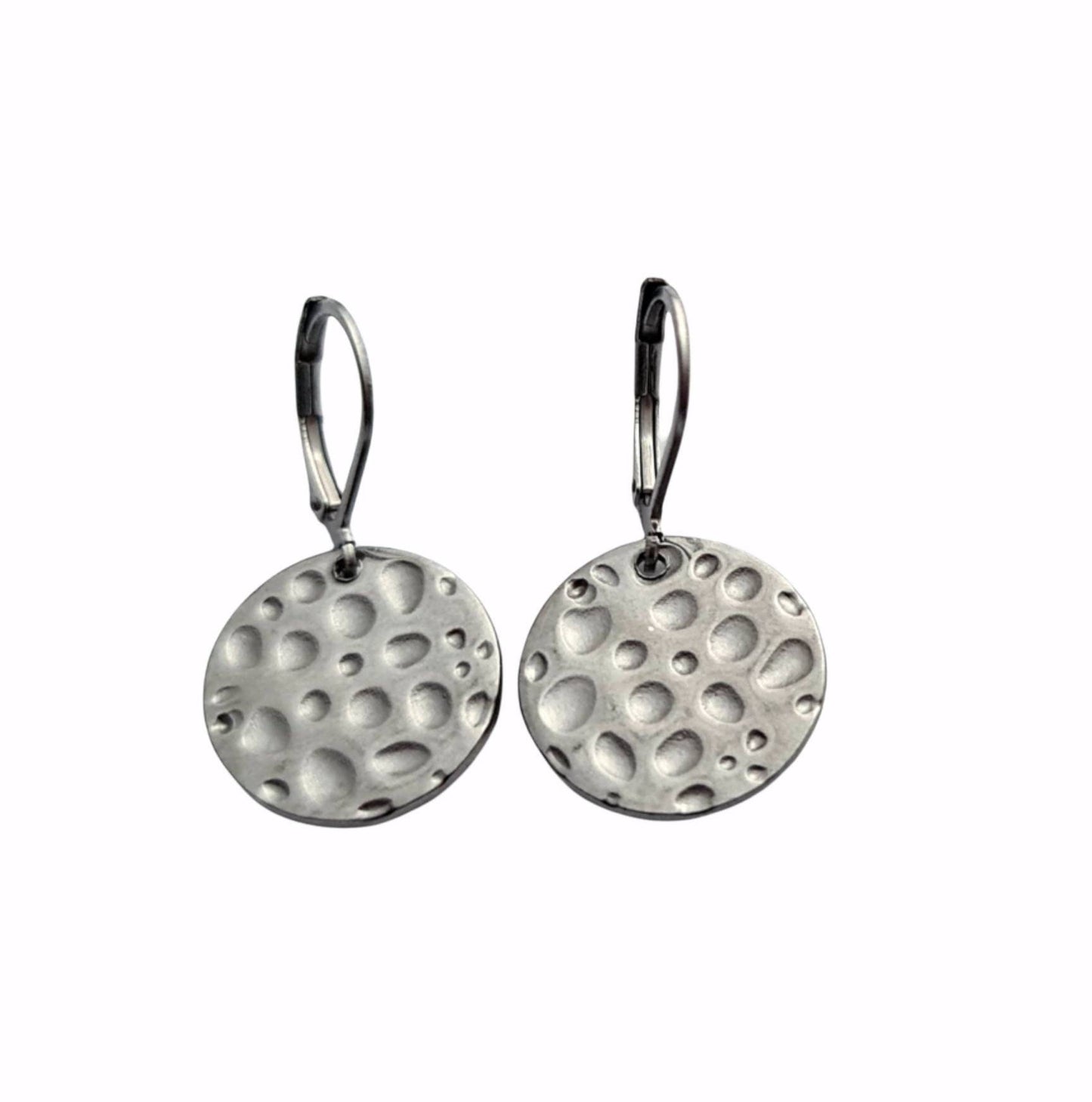 Honeycomb Textured Circle Disc Leverback Earrings, 16mm Coin Dangles, Stainless Steel Hammered Dangle Leverback or Hook Earrings.