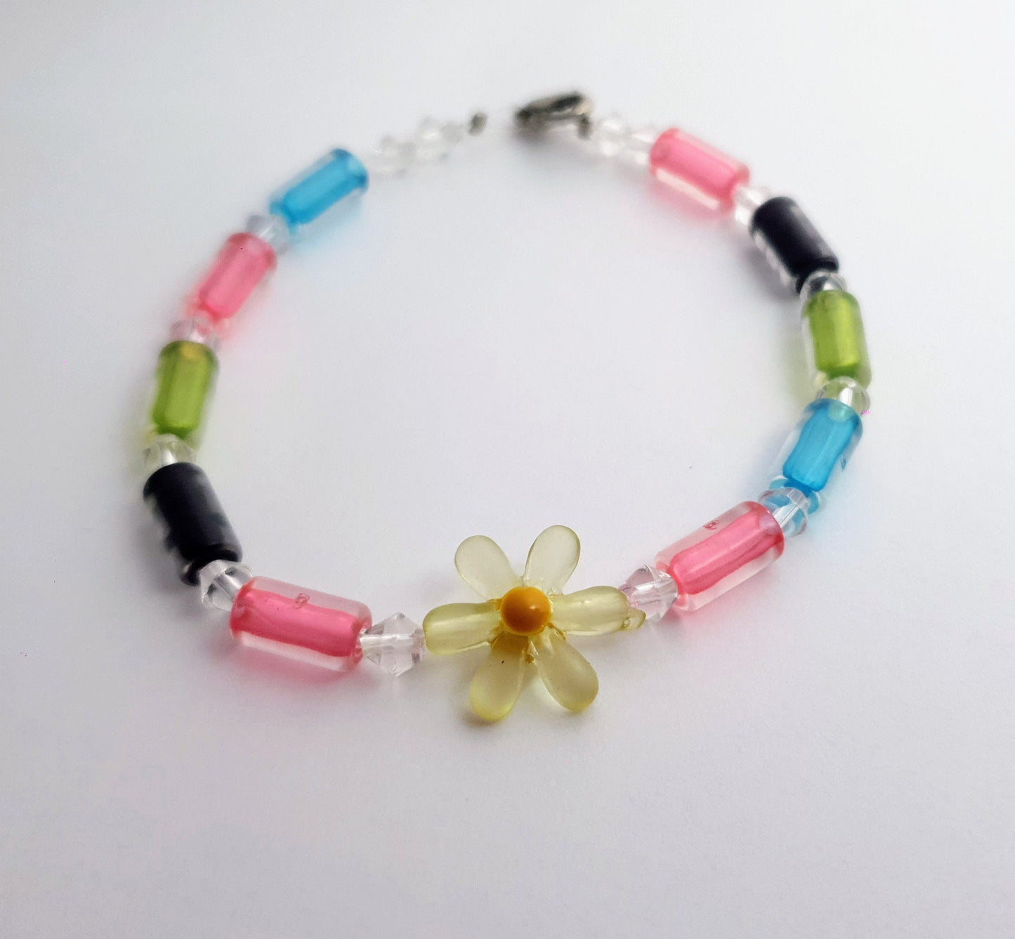 Multicoloured Acrylic Beaded Flower Bracelet. 19cm