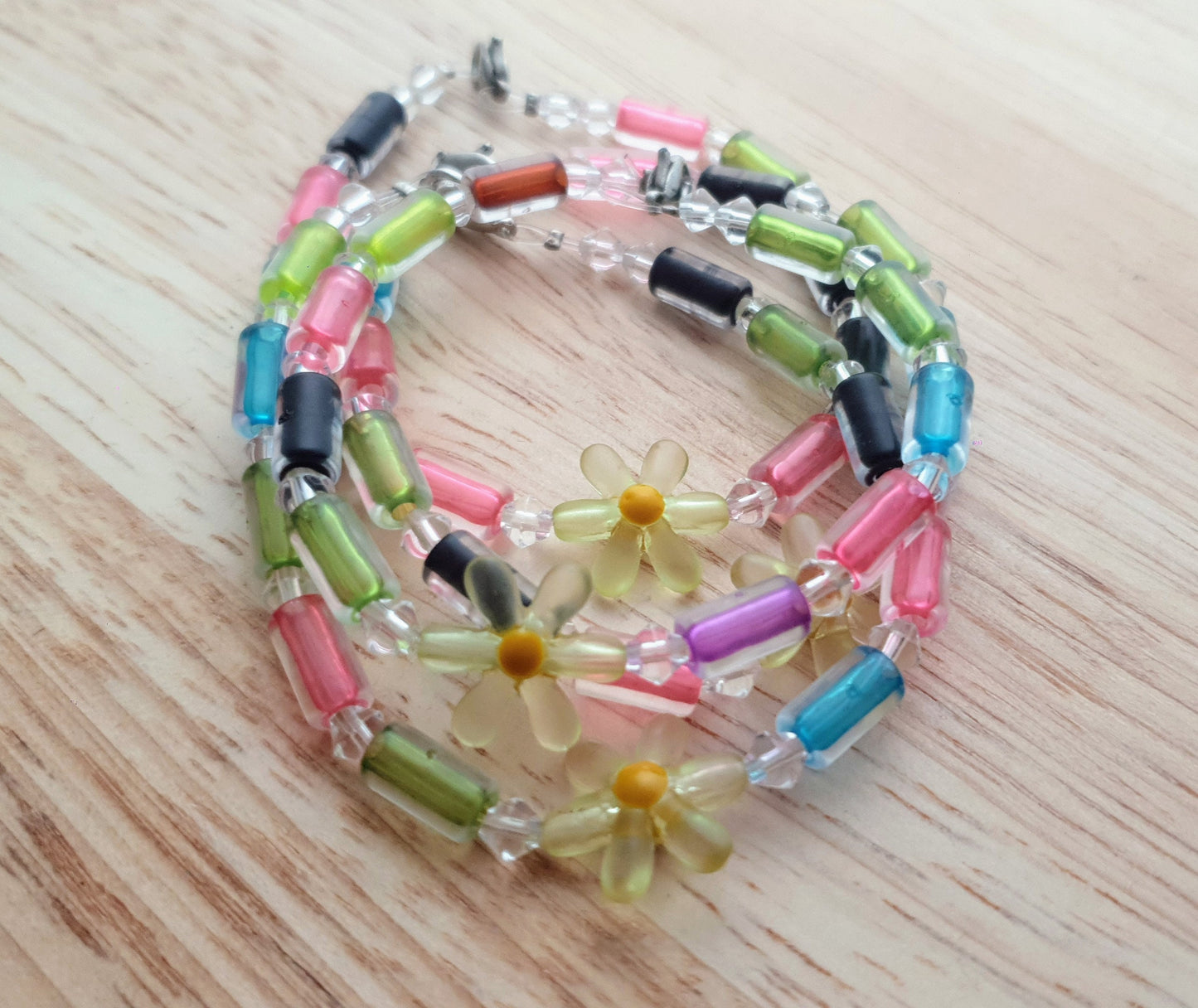 Multicoloured Acrylic Beaded Flower Bracelet. 19cm