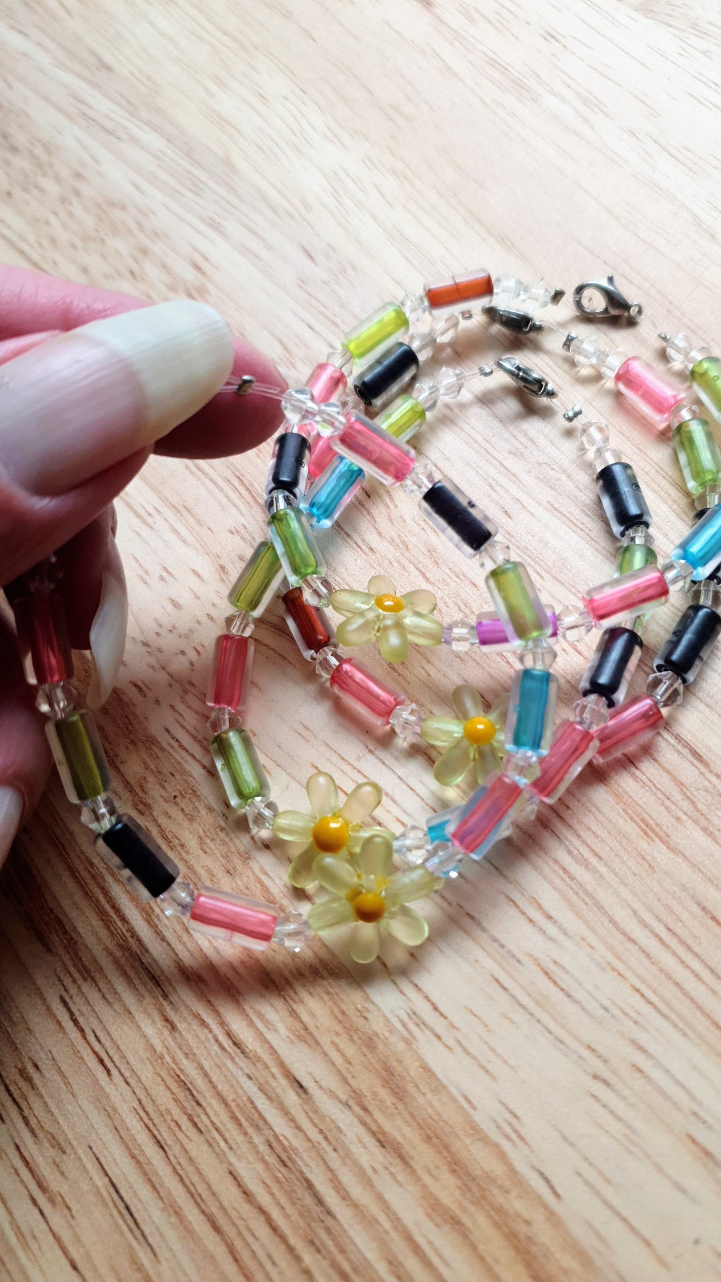 Multicoloured Acrylic Beaded Flower Bracelet. 19cm
