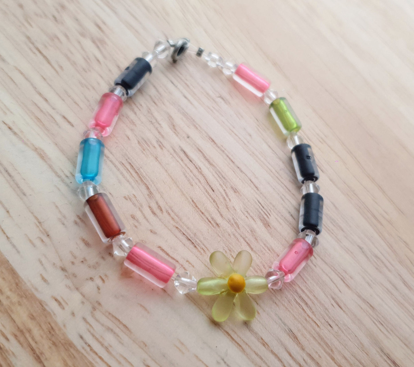 Multicoloured Acrylic Beaded Flower Bracelet. 19cm
