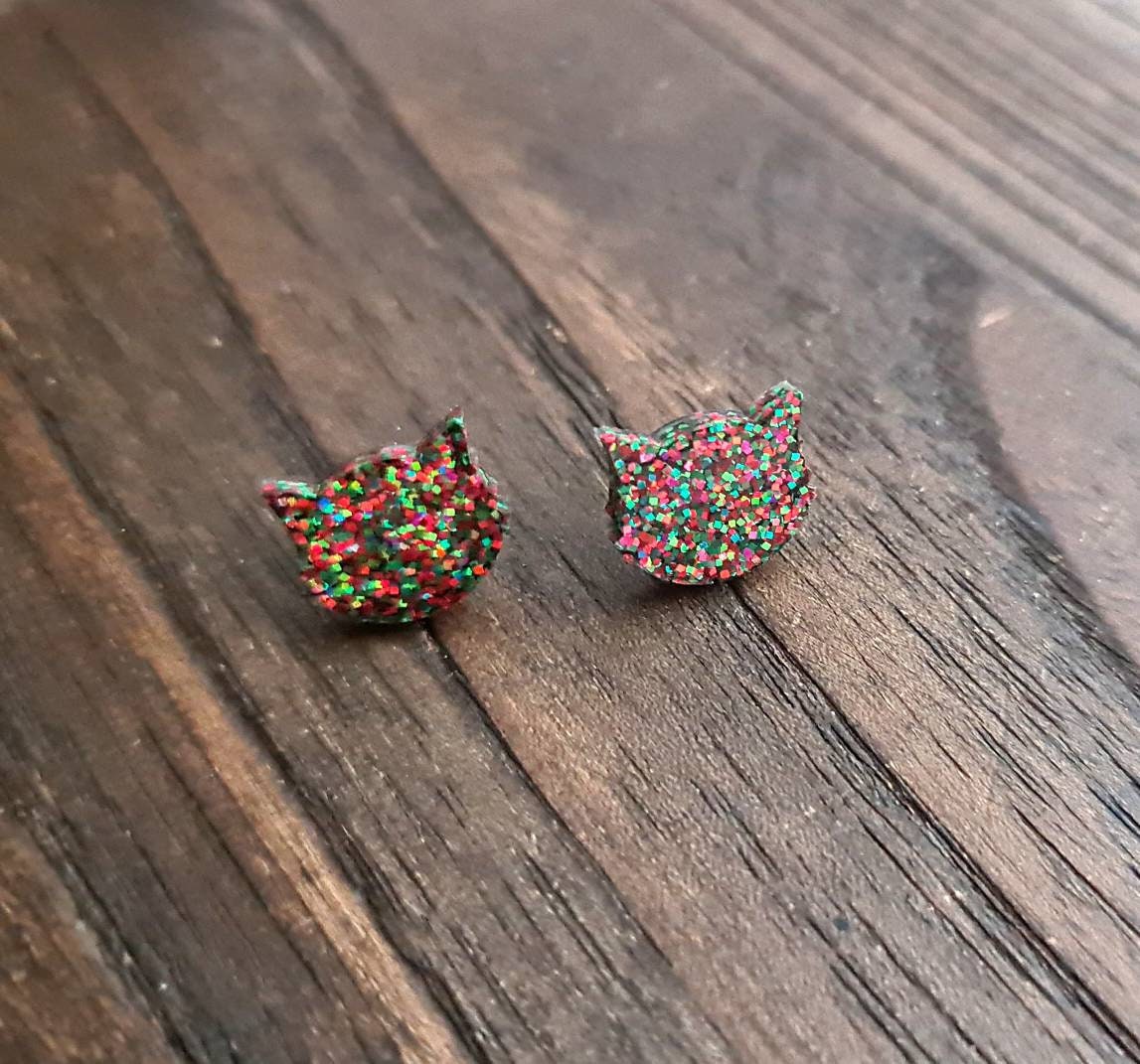 Christmas Cat Earrings, Cat Resin Stud Earrings, Green,  Red Earrings, Cat Glitter Earrings made with Stainless Steel.