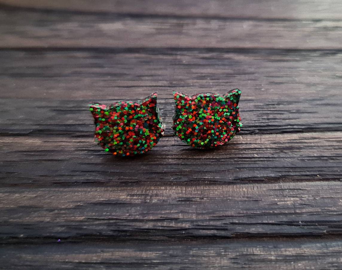 Cat Earrings, Cat Resin Stud Earrings, Red Green Christmas Glitter Earrings, Cat Glitter Earrings made with Stainless Steel.