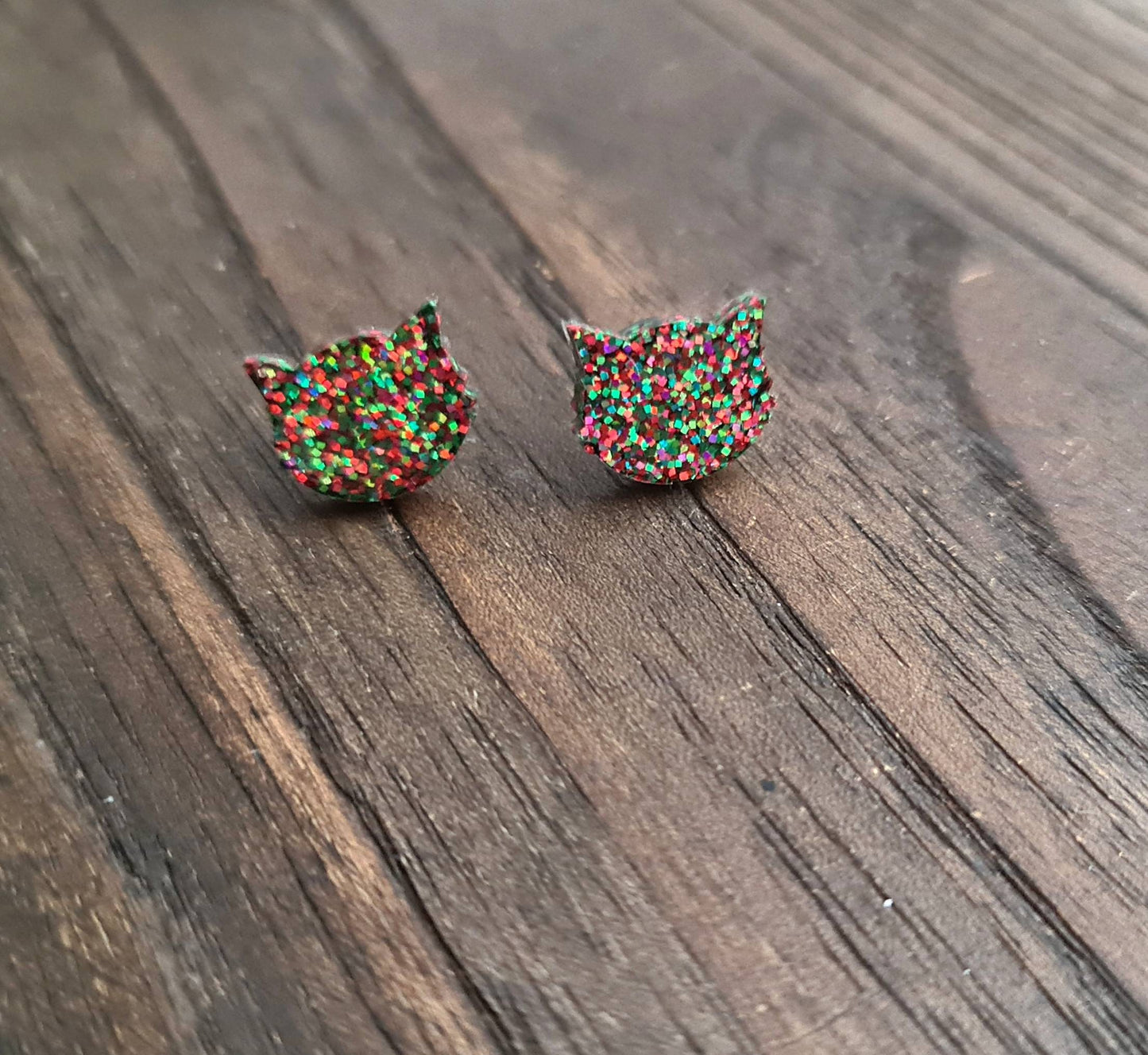 Christmas Cat Earrings, Cat Resin Stud Earrings, Green,  Red Earrings, Cat Glitter Earrings made with Stainless Steel.