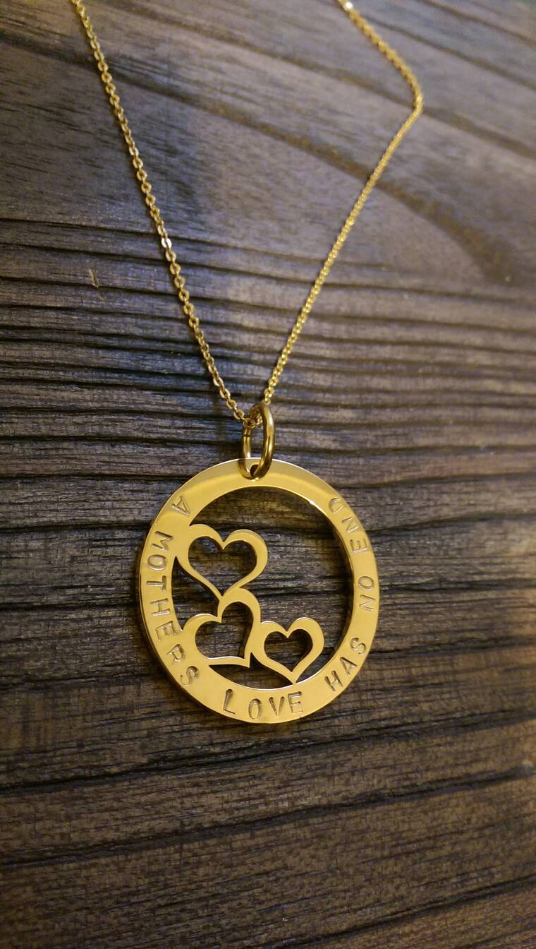 Stainless Steel Gold Personalised Hand Stamped Triple Heart Design Circle Necklace 32mm "A Mothers love has no end" Made ready to post.