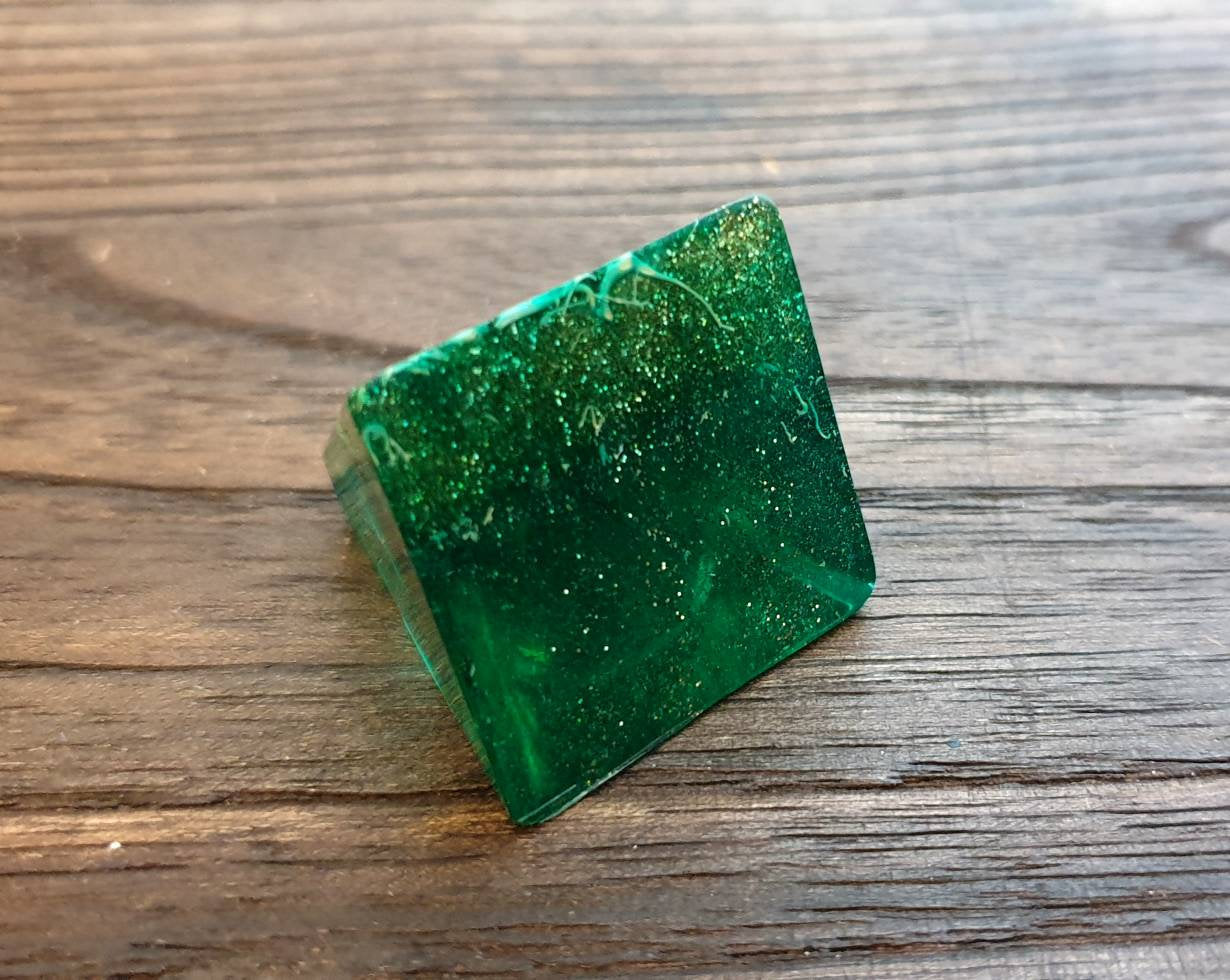 Statement Square Resin Ring, Handmade Size 7 US N AU. Emerald Green Gold Glitter Ring