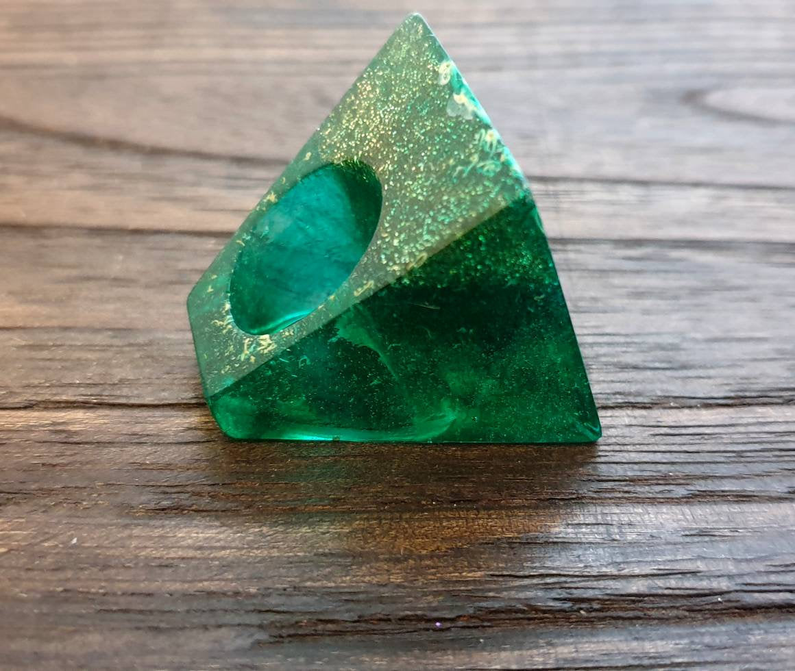 Statement Square Resin Ring, Handmade Size 7 US N AU. Emerald Green Gold Glitter Ring